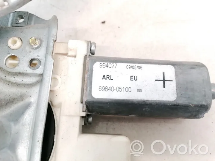 Toyota Avensis T250 Moteur de lève-vitre de porte arrière 6984005100