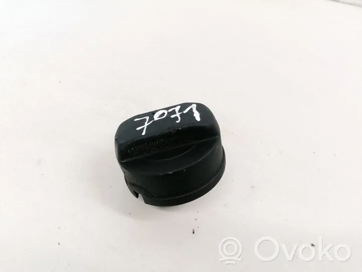 Volkswagen PASSAT B5 Fuel tank filler cap 