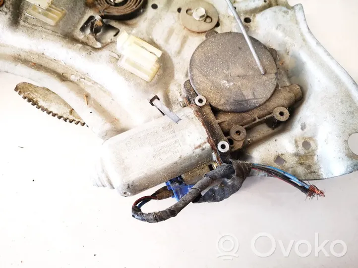 BMW 7 E38 Moteur de lève-vitre de porte arrière 0130821186