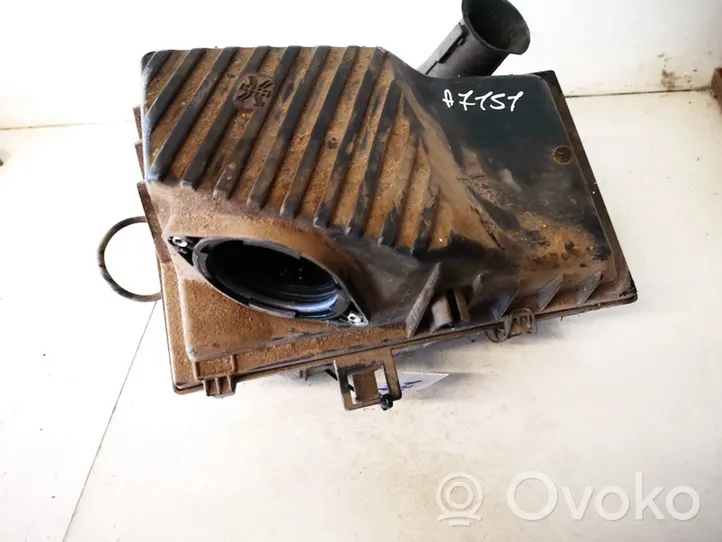 Volkswagen PASSAT B4 Boîtier de filtre à air 191129620