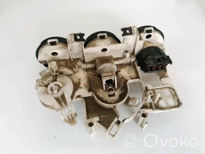 Mitsubishi Galant Oro kondicionieriaus/ klimato/ pečiuko valdymo blokas (salone) 97628293352