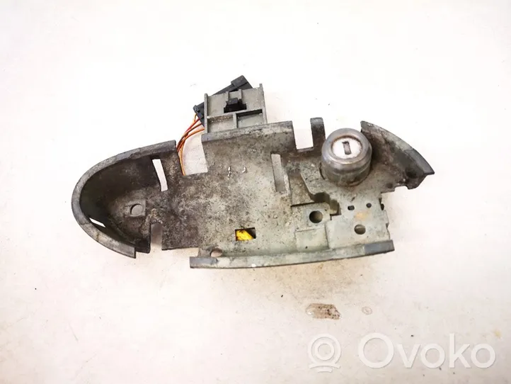 Opel Astra F Front door lock (next to the handle) gm105