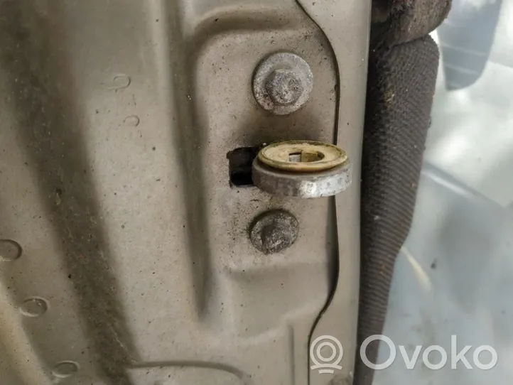 Opel Vectra B Takaoven pidätin 
