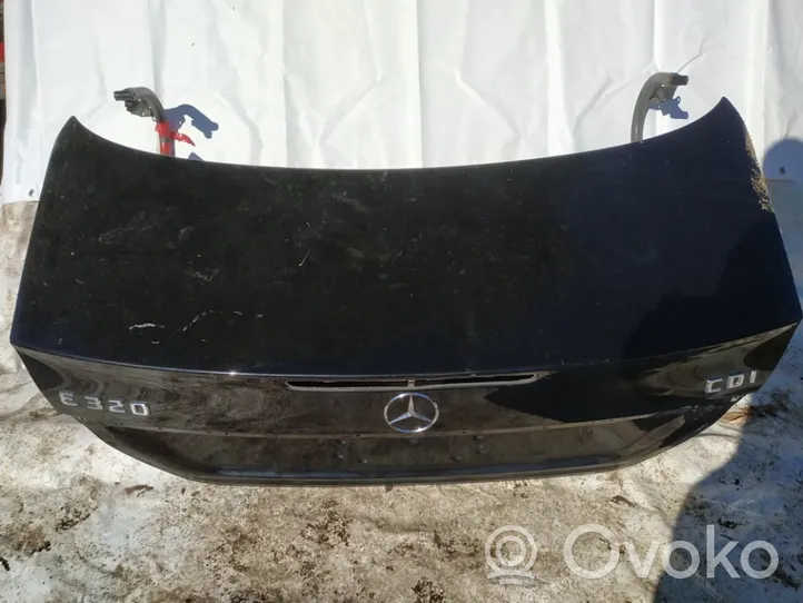 Mercedes-Benz E W211 Tylna klapa bagażnika juodas