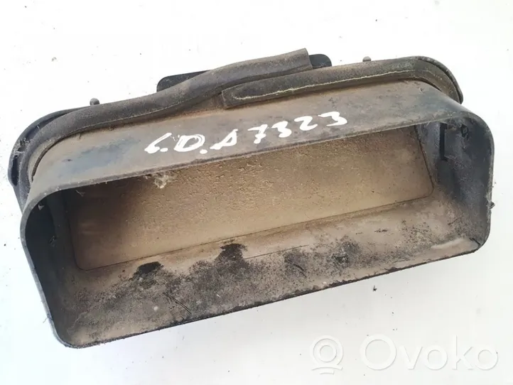 Volkswagen PASSAT B3 Деталь (детали) канала забора воздуха 333819465