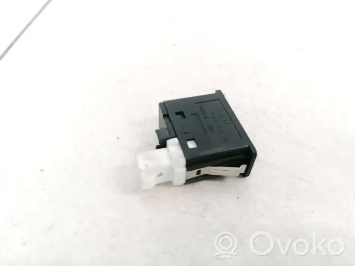 BMW X5 E70 Connecteur/prise USB 84109237653