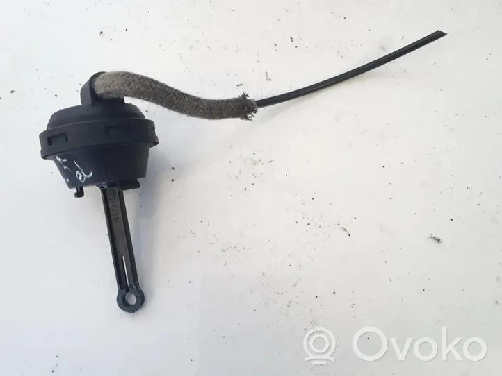 Volkswagen Touareg I Valve vacuum 271100