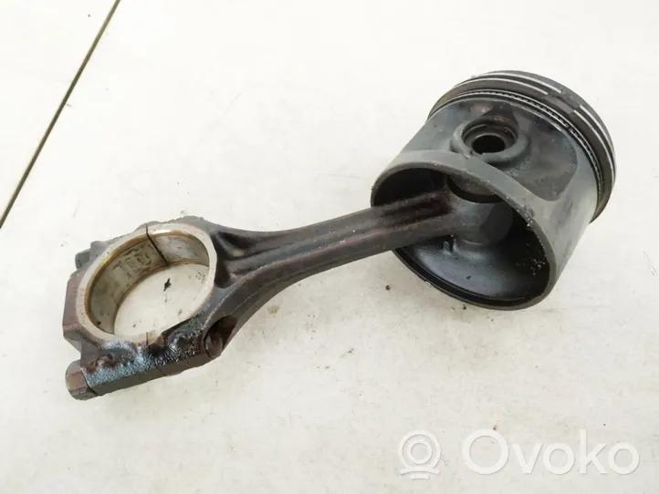 Volkswagen Golf III Piston avec bielle 053f