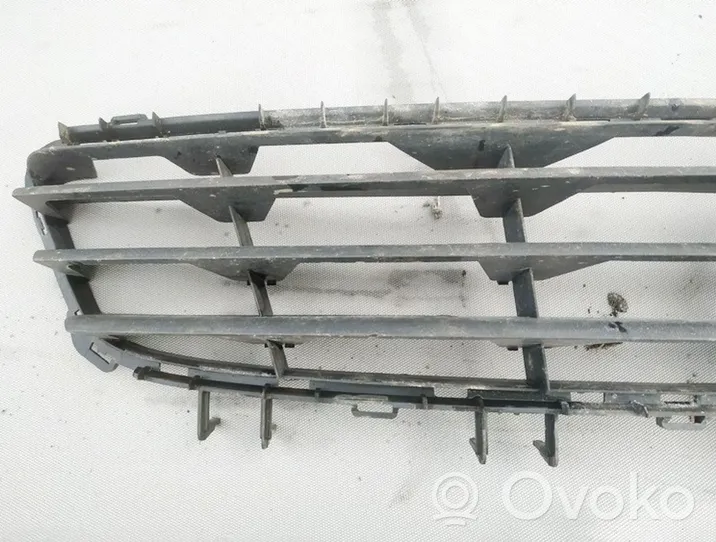 Opel Astra H Kratka dolna zderzaka przedniego 24460271