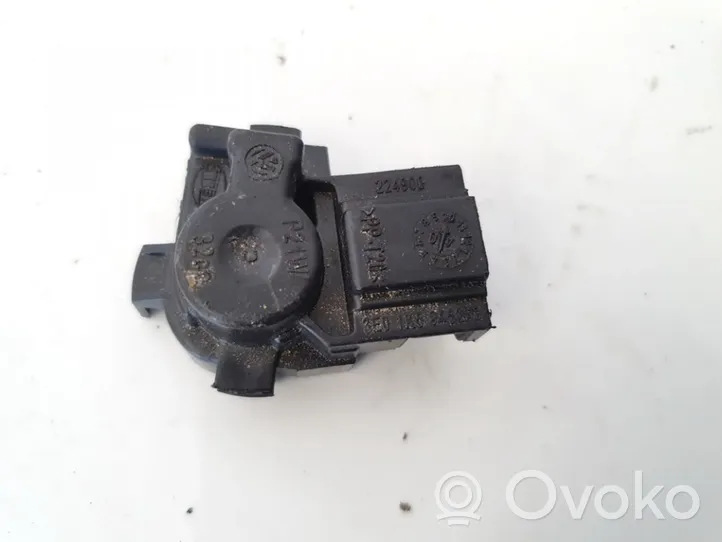 Volkswagen Jetta V Porte ampoule de feu arrière 1k5945260