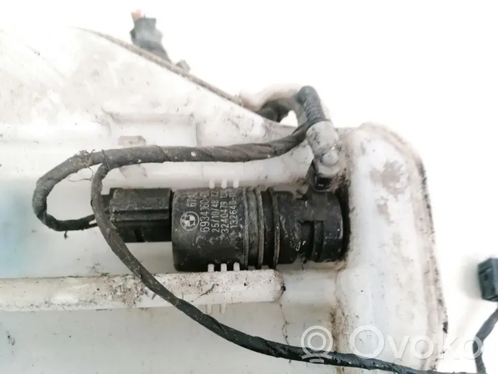 BMW X5 E70 Windscreen/windshield washer pump 693416001