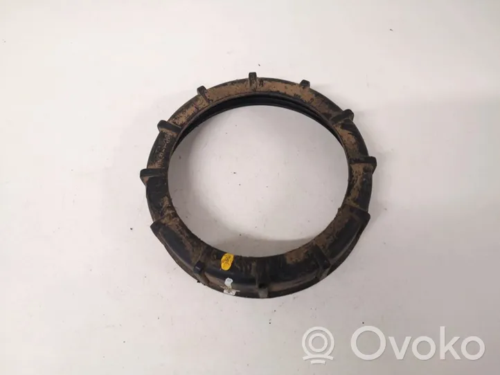 Nissan X-Trail T30 Bague de verrouillage pour réservoir de carburant 