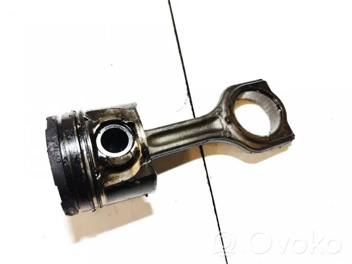 Ford Focus C-MAX Piston with connecting rod 