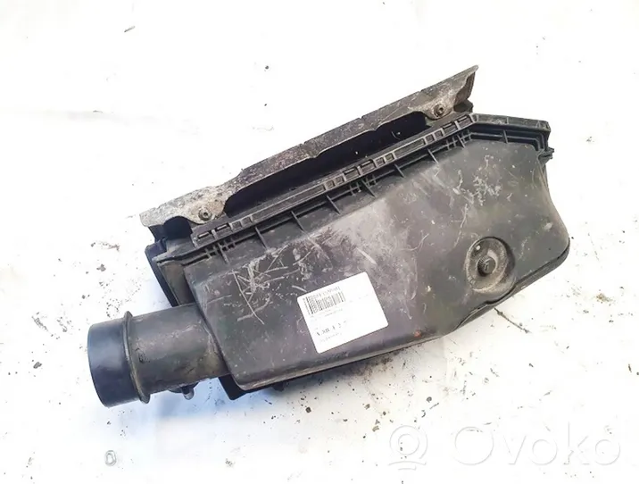 Mercedes-Benz C W203 Boîtier de filtre à air a0000945568