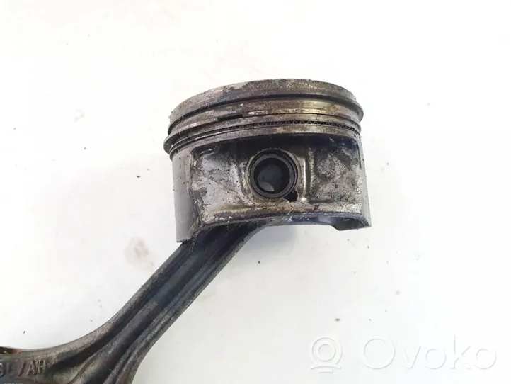 Volkswagen Golf V Piston avec bielle 036l