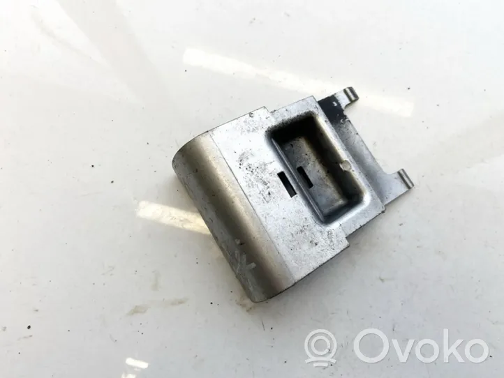 Opel Vectra B Sivuhelman takalista 90586943