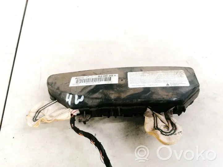 Audi A4 S4 B5 8D Sēdekļa drošības spilvens 8l0880242a