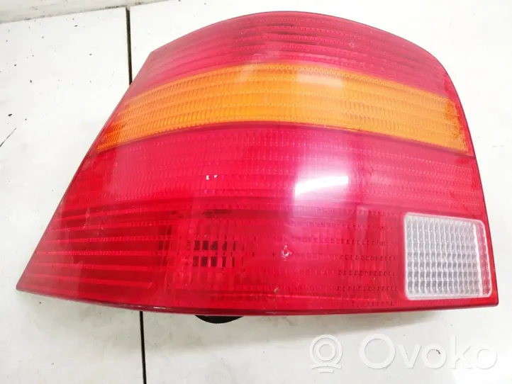 Volkswagen Golf IV Lampa tylna 1j6945095r