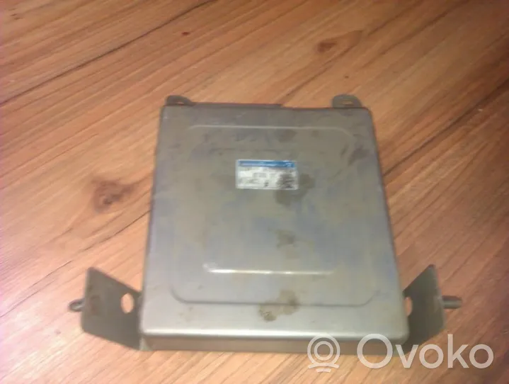 Mazda 323 Sterownik / Moduł ECU e2t81671m