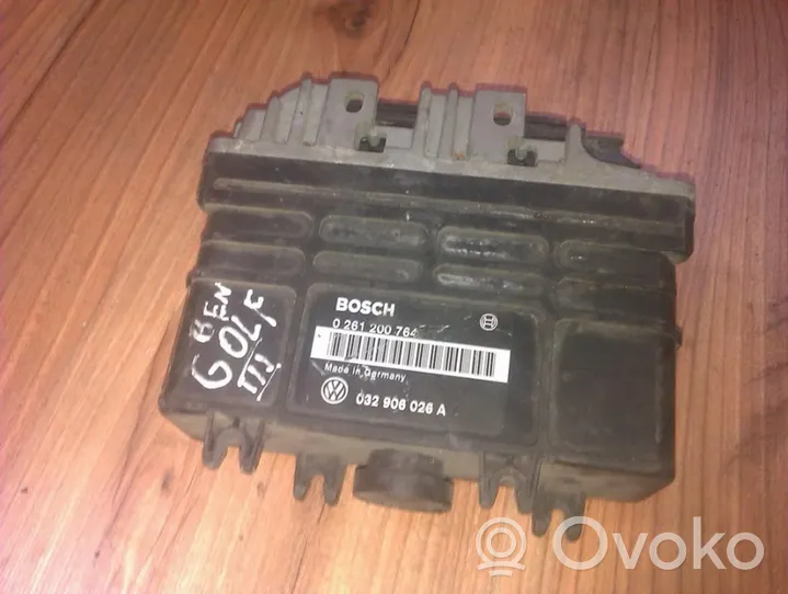 Volkswagen Golf III Engine control unit/module 0261200764