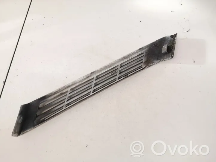 Mercedes-Benz 190 W201 Grille inférieure de pare-chocs avant 2016980189