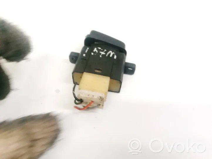 Toyota Camry Botón interruptor de luz de peligro 