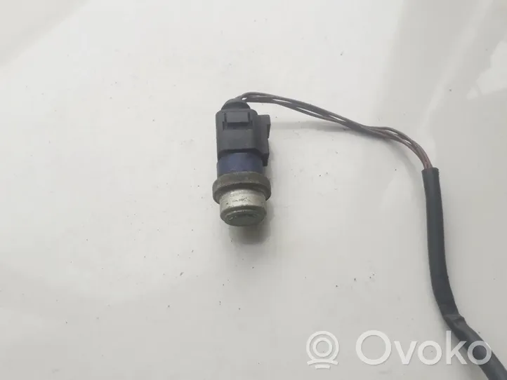 Volkswagen PASSAT B5.5 Sensore temperatura del liquido di raffreddamento 4B0973712