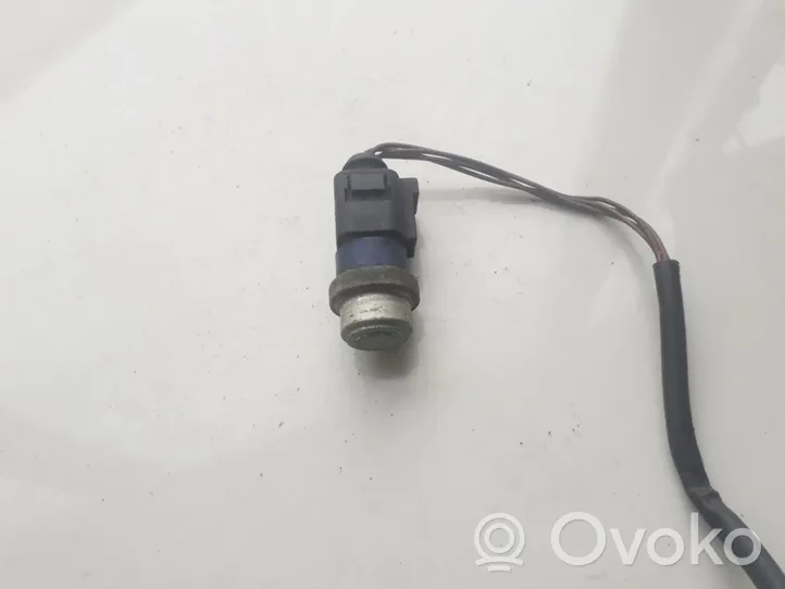 Volkswagen PASSAT B5.5 Sonde de température de liquide de refroidissement 4B0973712