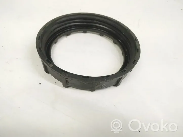 Volkswagen PASSAT B5.5 Anello/dado di bloccaggio della vite della pompa del carburante nel serbatoio 321201375A