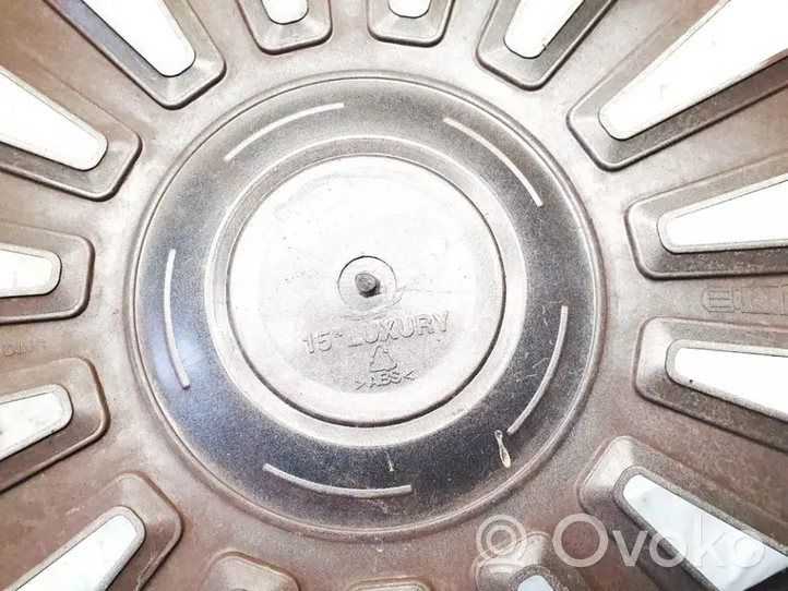 Volkswagen PASSAT B5 R15 wheel hub/cap/trim 