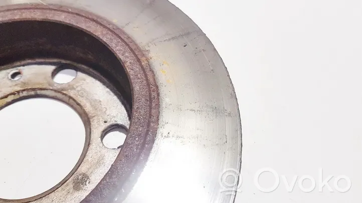 Audi TT Mk1 Disque de frein arrière neventiliuojamas