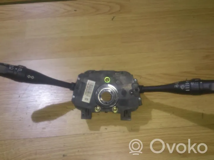 Nissan Almera N16 Interruptor/palanca de limpiador de luz de giro 54034612b