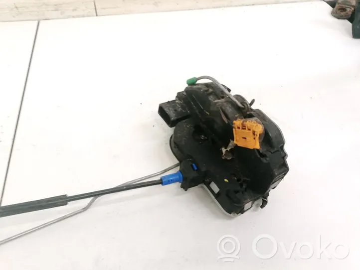 Opel Astra J Serrure de porte avant 3023881