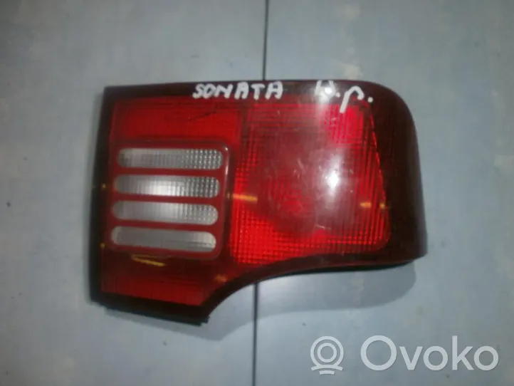 Hyundai Sonata Tailgate rear/tail lights 