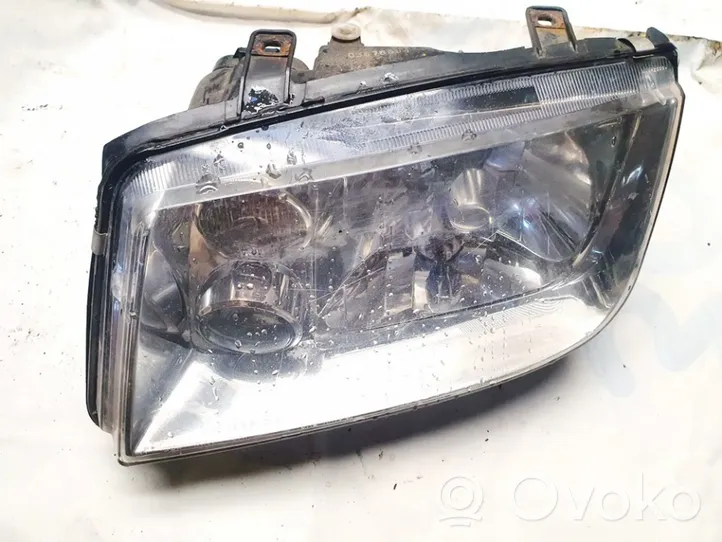 Volkswagen Bora Lampa przednia 083411106l