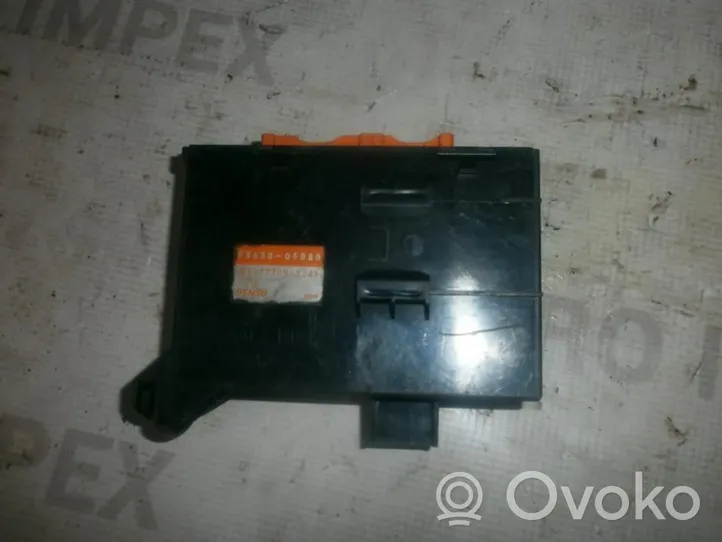 Toyota Avensis T220 Module confort 8865005080