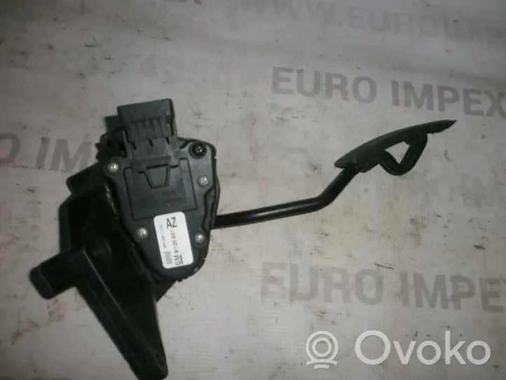 Opel Corsa C Accelerator throttle pedal 9129857az