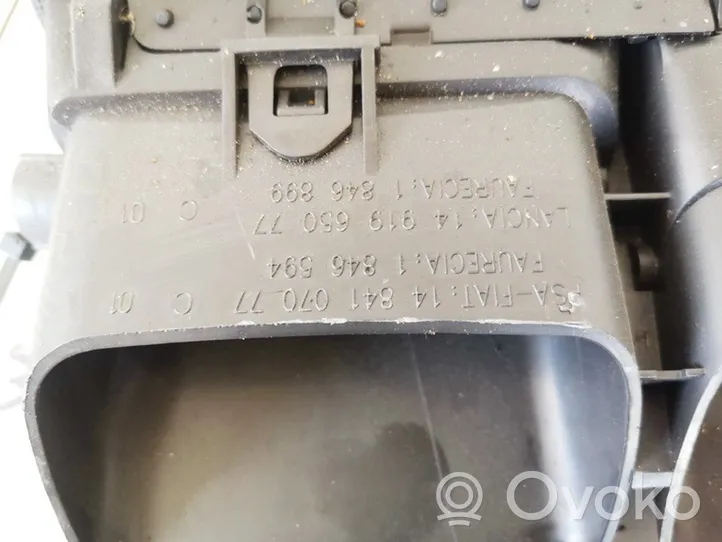 Citroen C8 Dysze / Kratki środkowego nawiewu deski rozdzielczej 1484107077