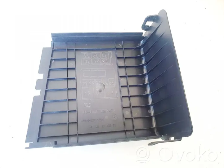 Opel Meriva A Fuse box cover 93363144