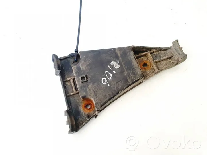 Audi A4 S4 B5 8D Priekšpusē bampera turētājs 8d0807284