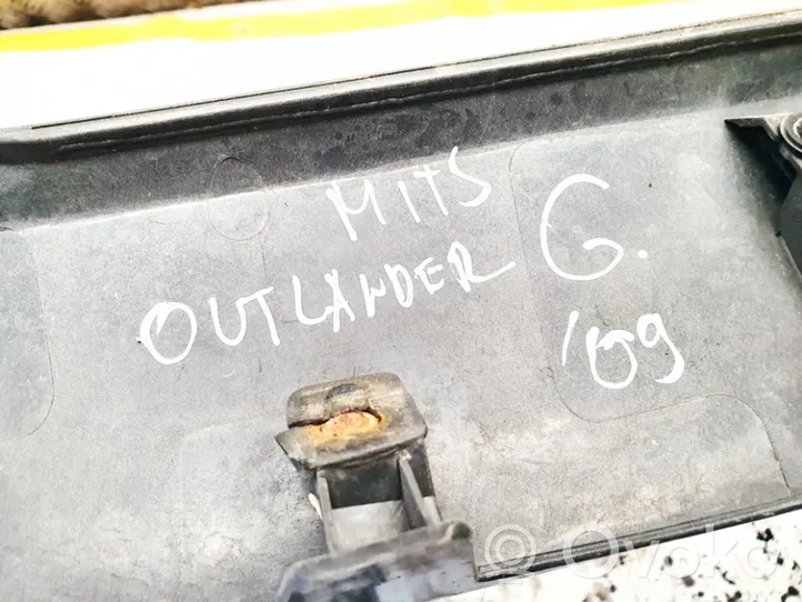 Mitsubishi Outlander Éclairage de plaque d'immatriculation 5817a022zz