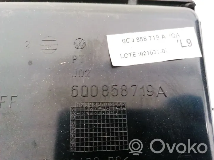 Volkswagen Polo Schowek deski rozdzielczej 6Q0858719A