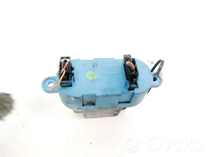 Volkswagen Touareg I Heater blower motor/fan resistor 7L0907521