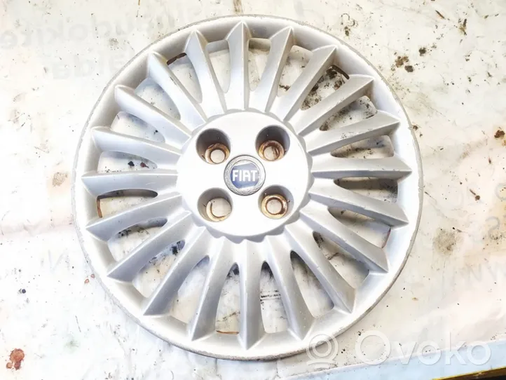 Fiat Punto (188) R14 wheel hub/cap/trim b632