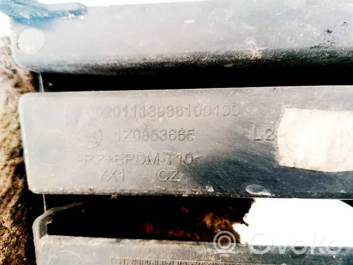 Skoda Octavia Mk2 (1Z) Kratka dolna zderzaka przedniego 1Z0853665