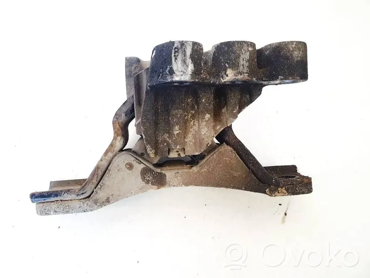 Chevrolet Captiva Engine mount bracket 