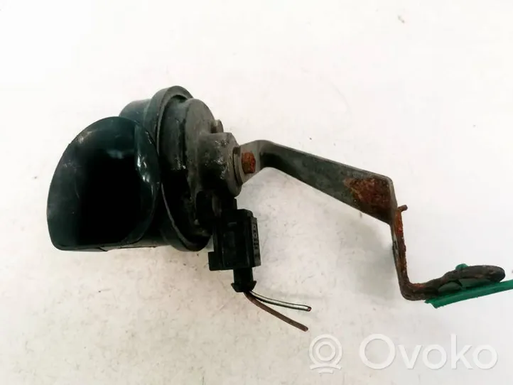 Volkswagen Touareg I Horn signal E1000209