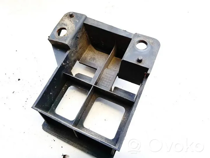 Mercedes-Benz Sprinter W906 Soporte del parachoques delantero a9068850263