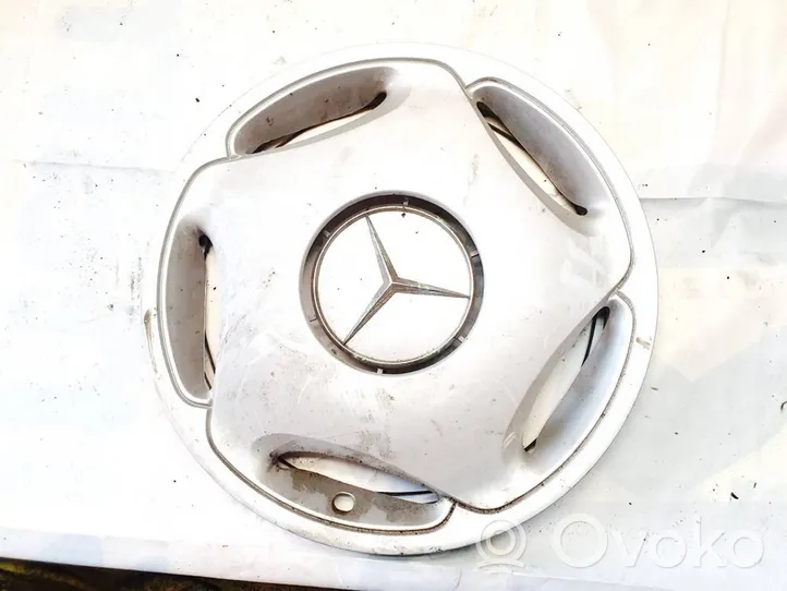 Mercedes-Benz E W210 Kołpaki nieoryginalne R15 a2104010124