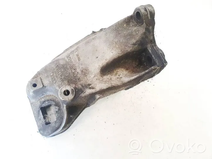 Audi 80 90 S2 B4 Łapa / Mocowanie silnika 8A0199307B